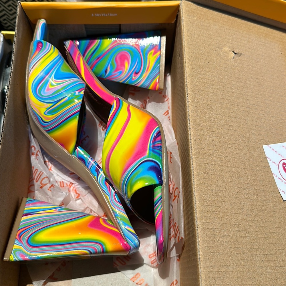 Multicolored open-toe mules